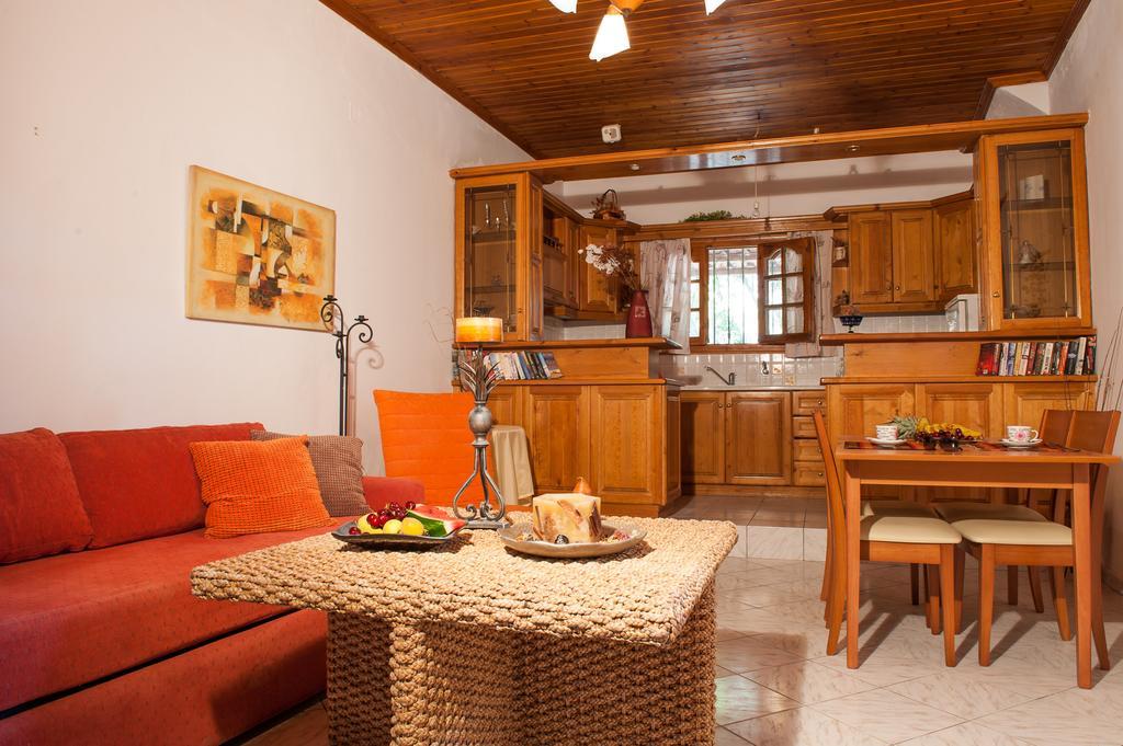 Ammos Apartments Alykanas  Rum bild